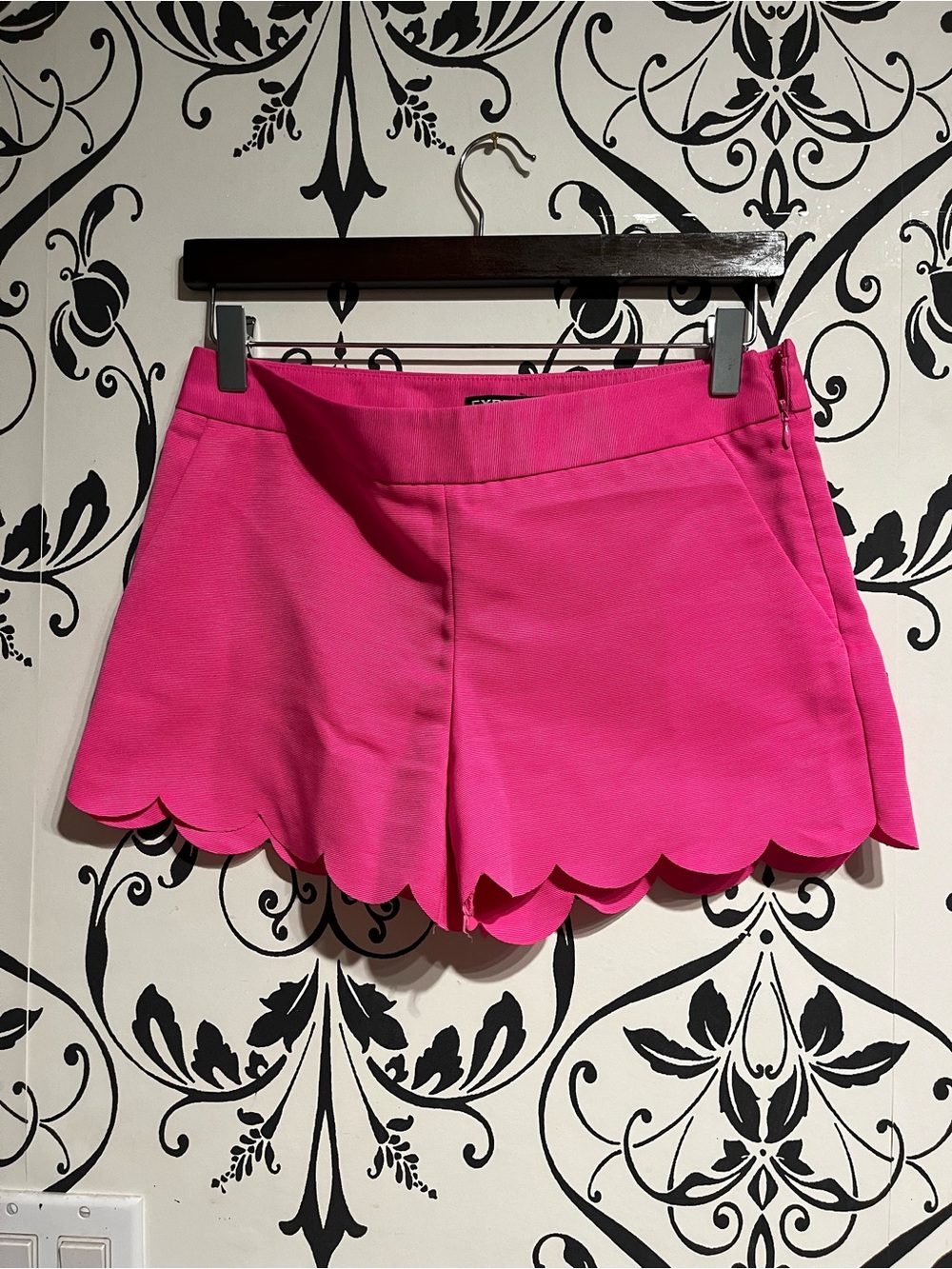 Express Bright Pink High-Waist Scallop Hem Shorts